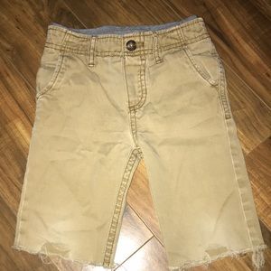 Carters boy shorts size 3T